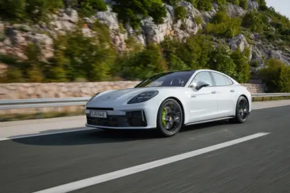 Porsche Panamera new driver-centred interior concept - The Auto Magazine