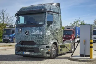 Mercedes-Benz Trucks breaks the sound barrier with electric charging
