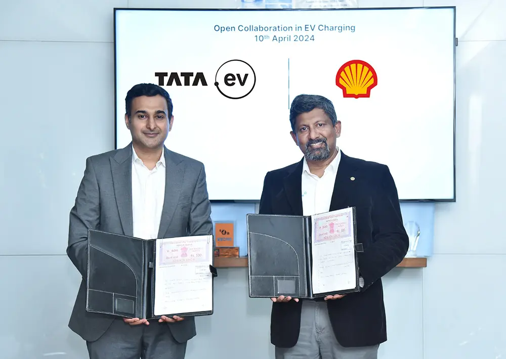 ata Passenger Electric Mobility Ltd. has partnered with Shell to deliver superior charging experiences across India. The MoU was signed by (L – R) Mr. Balaje Rajan, Chief Strategy Officer, Tata Motors Passenger Vehicles Ltd., and Tata Passenger Electric Mobility Ltd., and Mr. Sanjay Varkey, Director, Shell India Markets Private Limited.