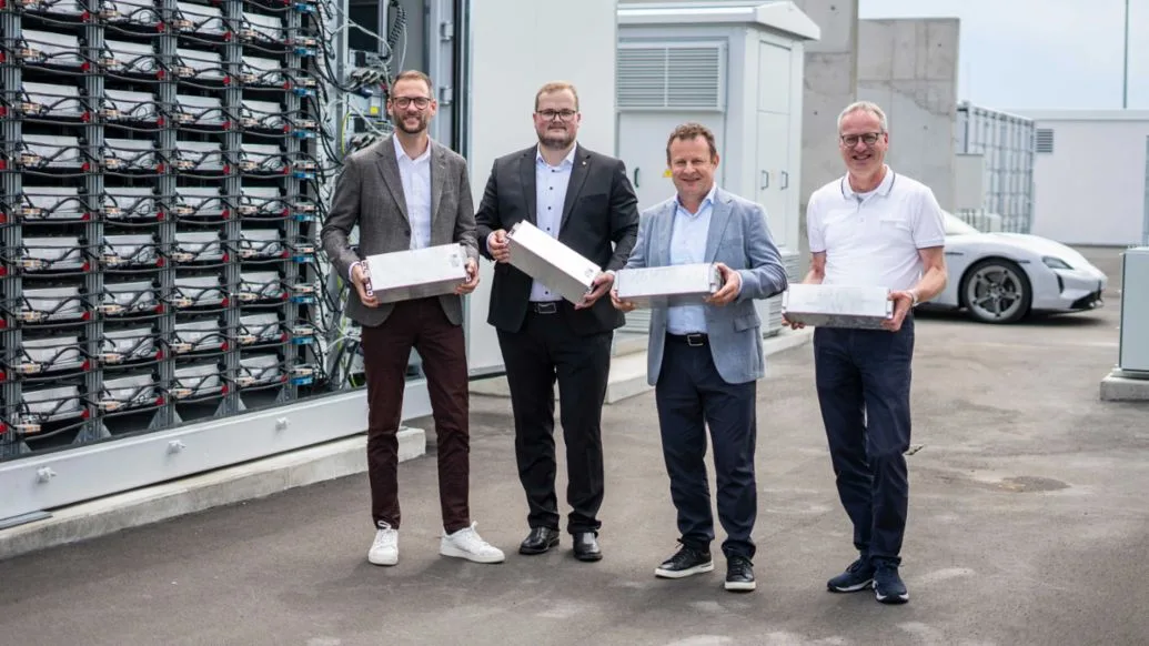 Ruven Weichert, Commercial Director Porsche Leipzig GmbH, Jonathan Dietrich, Project Manager Porsche AG Battery Storage System Leipzig factory, Gerd Rupp, Chairman of the Management Board Porsche Leipzig GmbH and Alwin Schmid, Manager Electrical Engineering Porsche AG. (f.l.t.r), Battery storage system, Porsche Leipzig, 2024, Porsche AG